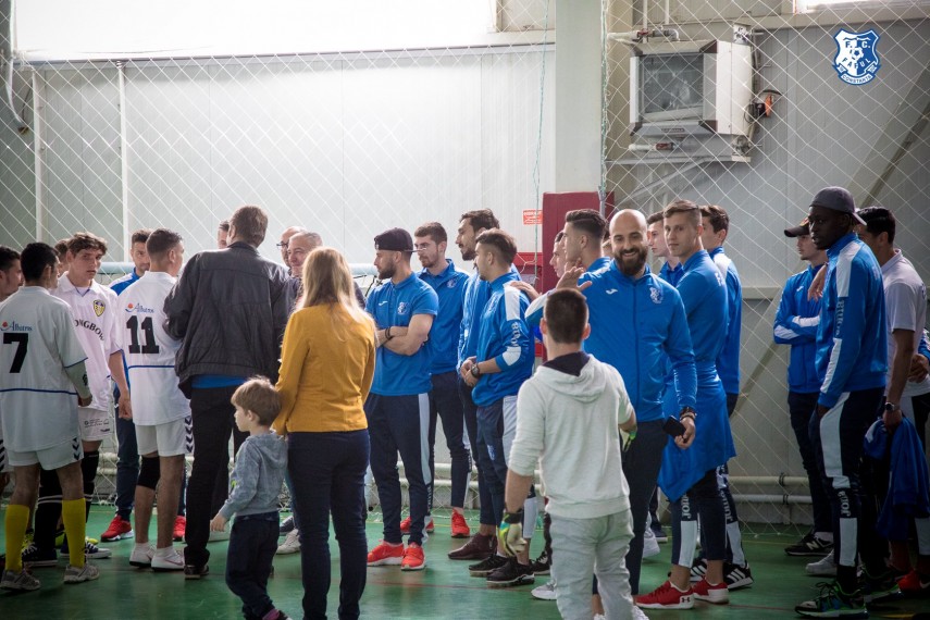 jucatorii ssc farul alaturi de copiii de la centrul scolar de educatie incluziva albatros constanta galerie jucatorii ssc farul alaturi de copiii de la centrul scolar de educatie incluziva albatros constanta galerie