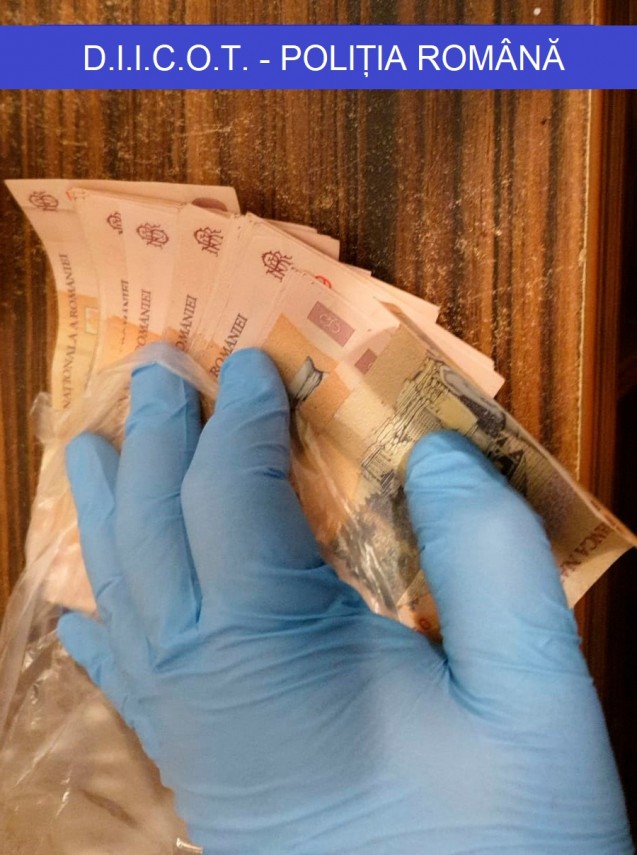 suspecti de trafic de droguri de risc si etnobotanice retinuti de procurorii diicot ce au gasit anchetatorii suspecti de trafic de droguri de risc si etnobotanice retinuti de procurorii diicot ce au gasit anchetatorii