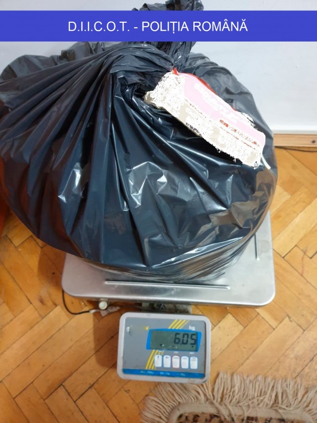 suspecti de trafic de droguri de risc si etnobotanice retinuti de procurorii diicot ce au gasit anchetatorii suspecti de trafic de droguri de risc si etnobotanice retinuti de procurorii diicot ce au gasit anchetatorii