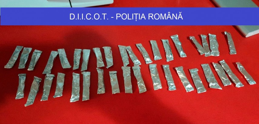 suspecti de trafic de droguri de risc si etnobotanice retinuti de procurorii diicot ce au gasit anchetatorii suspecti de trafic de droguri de risc si etnobotanice retinuti de procurorii diicot ce au gasit anchetatorii