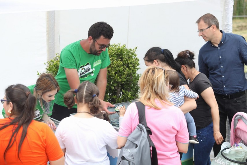 voie buna muzica si munca sute de voluntari si echipa cif romania au curatat amfiteatrul de vara din voie buna muzica si munca sute de voluntari si echipa cif romania au curatat amfiteatrul de vara din