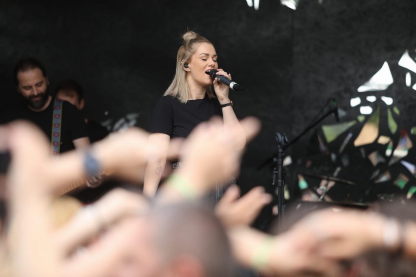 voie buna muzica si munca sute de voluntari si echipa cif romania au curatat amfiteatrul de vara din voie buna muzica si munca sute de voluntari si echipa cif romania au curatat amfiteatrul de vara din