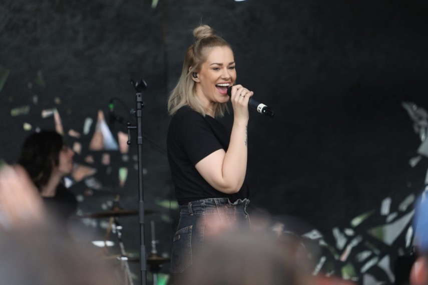 voie buna muzica si munca sute de voluntari si echipa cif romania au curatat amfiteatrul de vara din voie buna muzica si munca sute de voluntari si echipa cif romania au curatat amfiteatrul de vara din