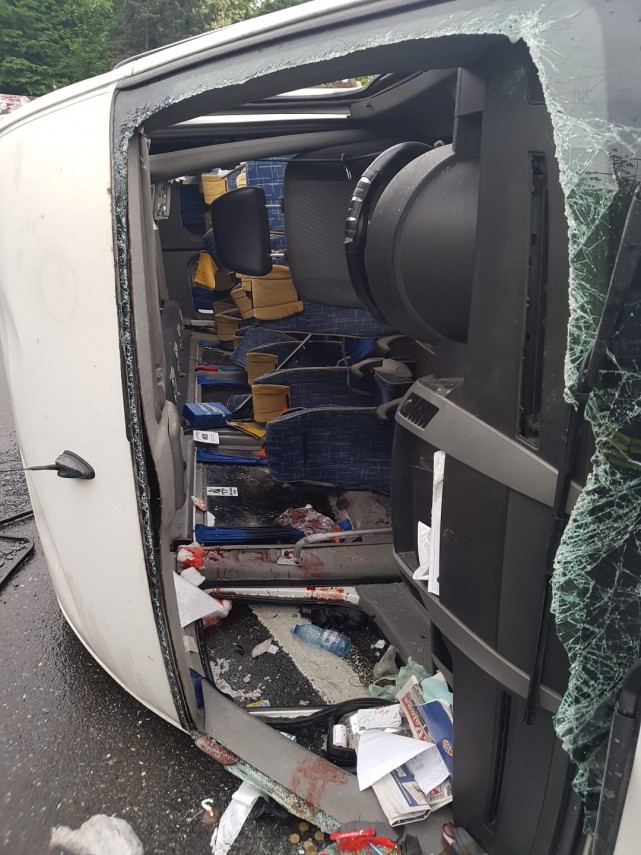 planul rosu de interventie activat pe dn7 dupa un grav accident rutier un microbuz de calatori s a rasturnat planul rosu de interventie activat pe dn7 dupa un grav accident rutier un microbuz de calatori s a rasturnat