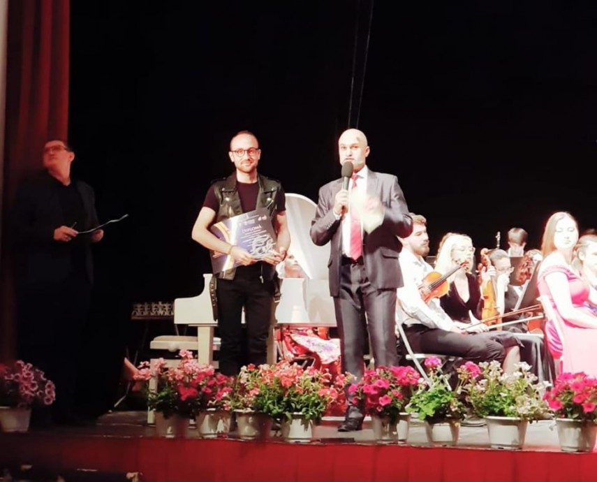 iasiul rasplateste excelenta studenteasca din constanta premiu pentru music hall ul cocosatul de la notre iasiul rasplateste excelenta studenteasca din constanta premiu pentru music hall ul cocosatul de la notre