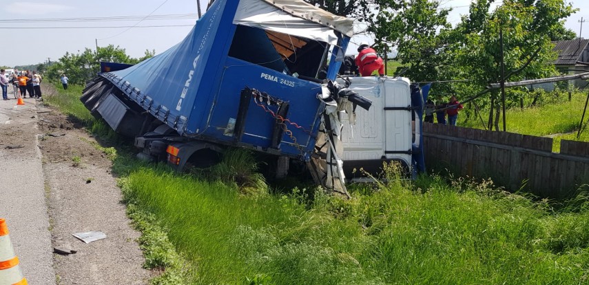 update carambol rutier in judetul suceava doua tir uri si un autoturism au fost implicate un barbat a update carambol rutier in judetul suceava doua tir uri si un autoturism au fost implicate un barbat a