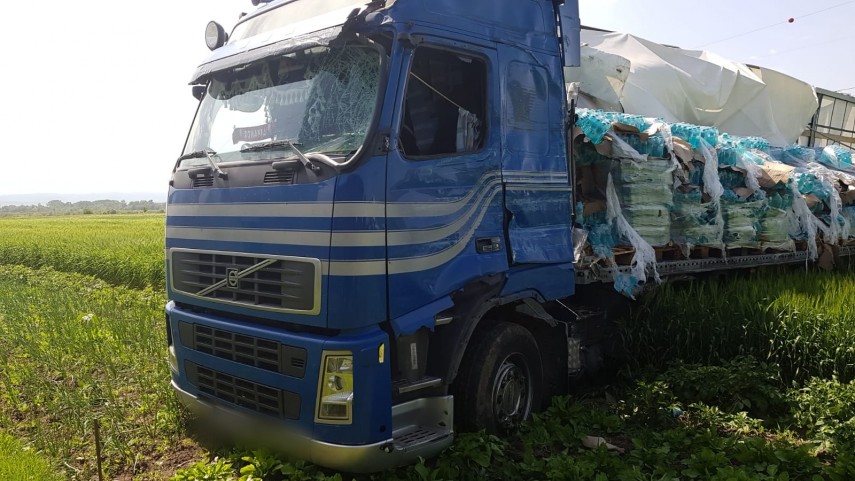 update carambol rutier in judetul suceava doua tir uri si un autoturism au fost implicate un barbat a update carambol rutier in judetul suceava doua tir uri si un autoturism au fost implicate un barbat a