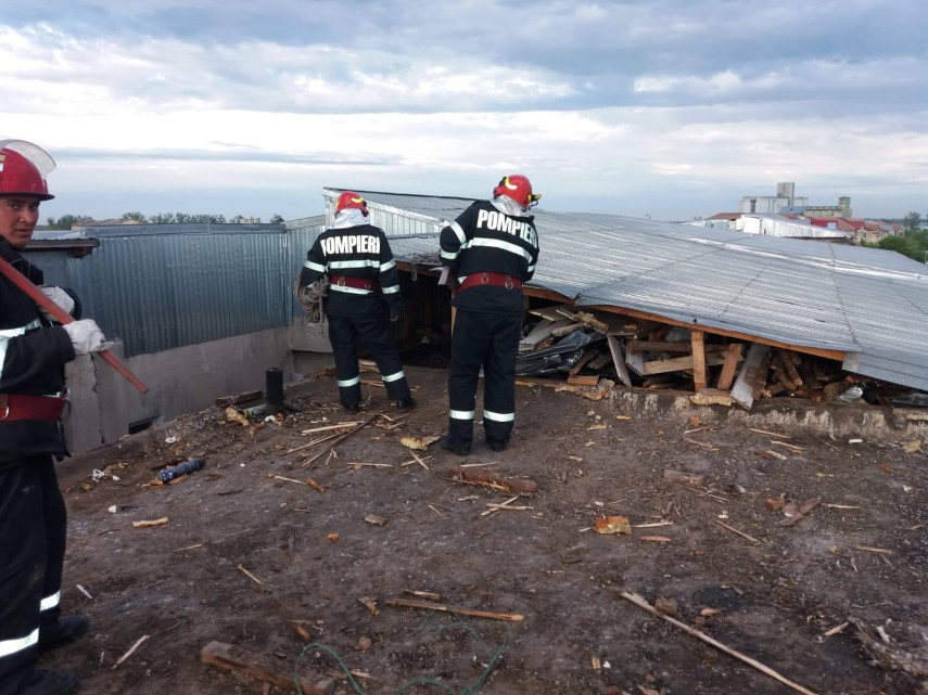 bilantul negru al tornadei ce a ramas in urma furtunii puternice accident cu un autocar s a activat planul bilantul negru al tornadei ce a ramas in urma furtunii puternice accident cu un autocar s a activat planul