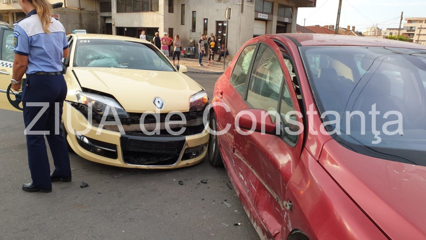 imagini de la eveniment accident rutier la intersectia strazilor baba novac cu andrei muresanu din municipiul