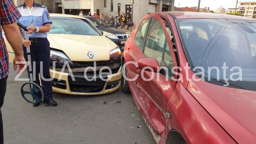 imagini de la eveniment accident rutier la intersectia strazilor baba novac cu andrei muresanu din municipiul