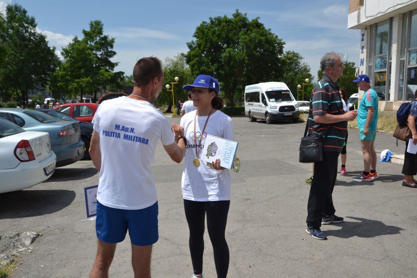 militarul laurentiu cobzaru locul intai la categoria 35 ani la crosul ziua olimpica de la tulcea galerie militarul laurentiu cobzaru locul intai la categoria 35 ani la crosul ziua olimpica de la tulcea galerie