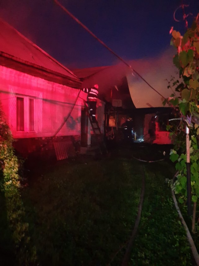 case mistuite de flacari in judetul neamt forte impresionante la interventie galerie foto 693691 case mistuite de flacari in judetul neamt forte impresionante la interventie galerie foto 693691