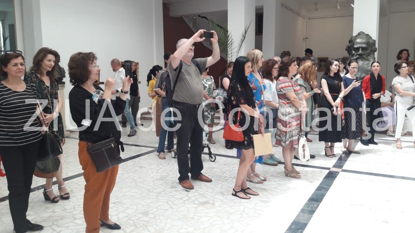 live text la muzeul de arta din constanta ni se dezvaluie gestul in desen a renumitului artist plastic live text la muzeul de arta din constanta ni se dezvaluie gestul in desen a renumitului artist plastic