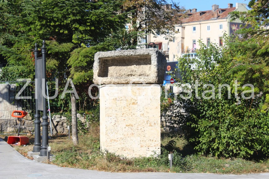 constanteanul suparat turistii si constantenii liber la imaginatie la o plimbare prin parcul arheologic constanteanul suparat turistii si constantenii liber la imaginatie la o plimbare prin parcul arheologic