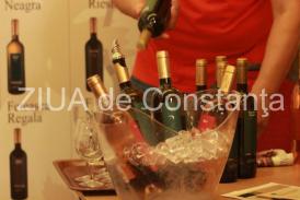 Imagini de la eveniment Evenimentul „Vinul.ro şi bucate dobrogene“, la Constanța. Concurs de vinuri dobrogene, expoziţii și degustări de produse tradiţionale (galerie foto)