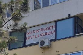 Constănţeanul supărat  Protest inedit al locuitorilor din zona Spitalului Judeţean. Un imobil va fi ridicat pe un teren retrocedat