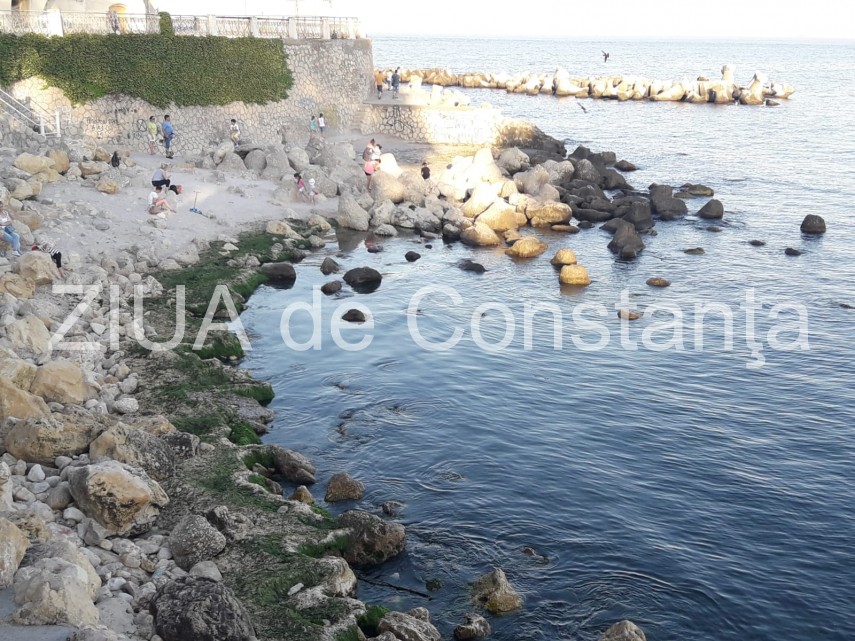zeci de persoane au ales faleza cazinoului din constanta ca loc de relaxare duminica seara fotoreportaj zeci de persoane au ales faleza cazinoului din constanta ca loc de relaxare duminica seara fotoreportaj