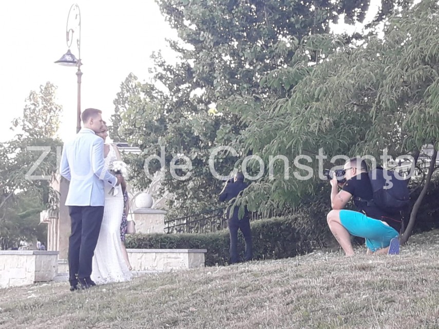 zeci de persoane au ales faleza cazinoului din constanta ca loc de relaxare duminica seara fotoreportaj zeci de persoane au ales faleza cazinoului din constanta ca loc de relaxare duminica seara fotoreportaj