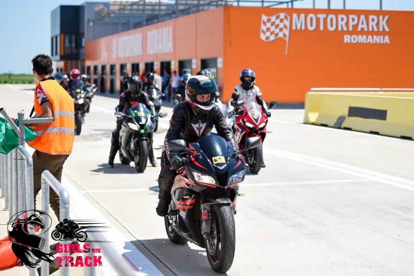 frumoasele care au imblanzit bestiile gratii pe motocicleta la girls on track 2 un eveniment organizat