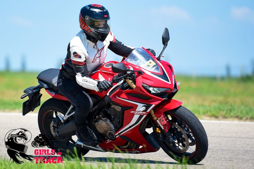 frumoasele care au imblanzit bestiile gratii pe motocicleta la girls on track 2 un eveniment organizat