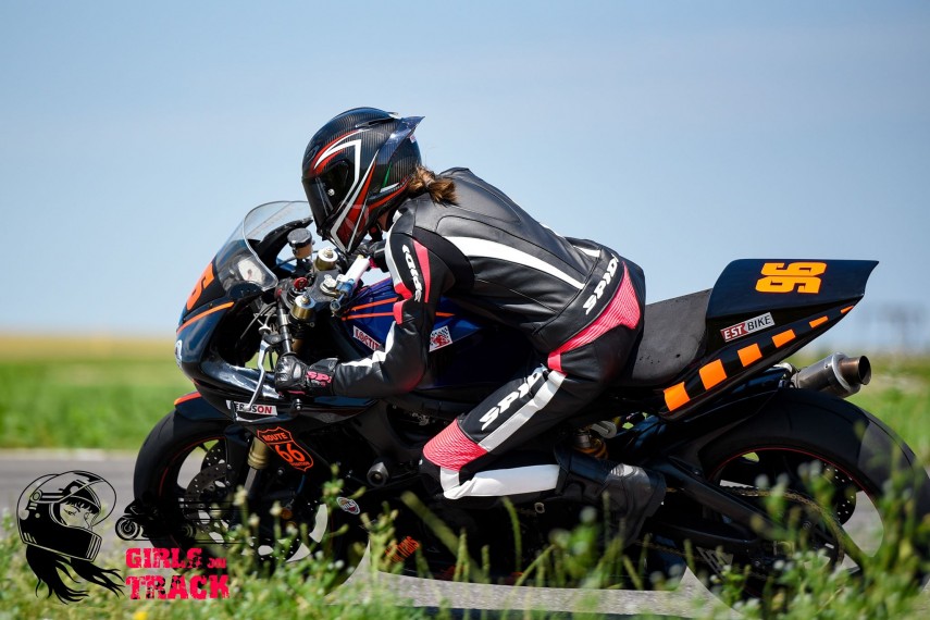 frumoasele care au imblanzit bestiile gratii pe motocicleta la girls on track 2 un eveniment organizat