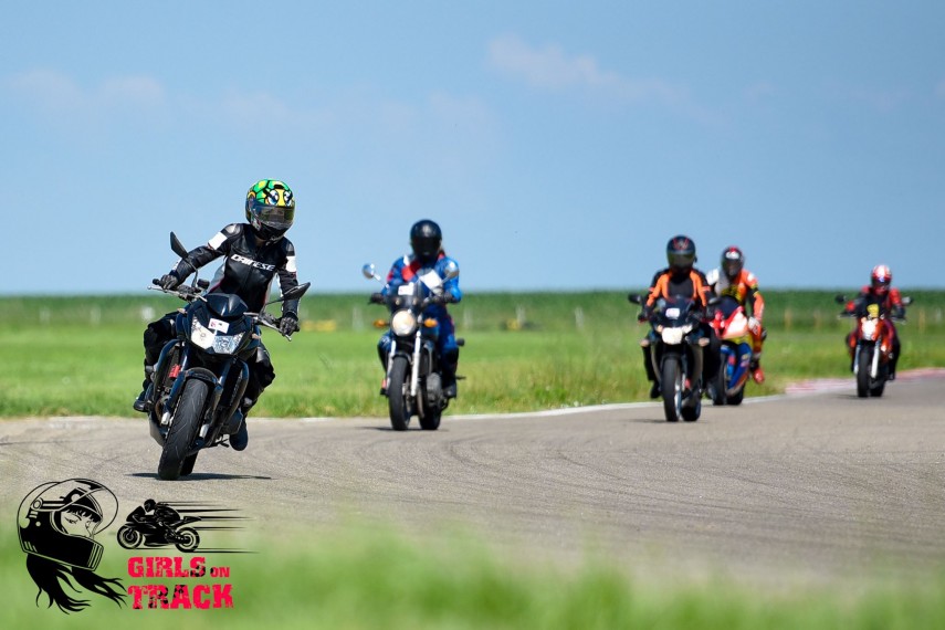 frumoasele care au imblanzit bestiile gratii pe motocicleta la girls on track 2 un eveniment organizat