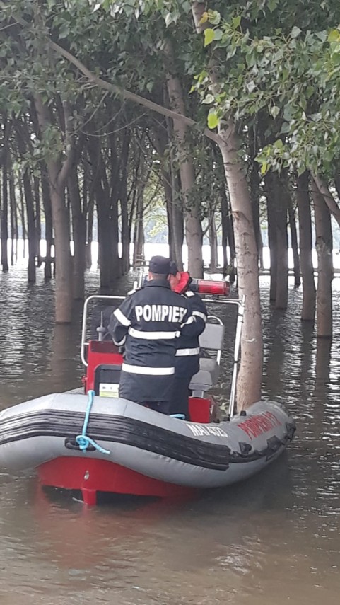 operatiune de cautare a unui baiat posibil inecat in dunare galerie foto 694368 operatiune de cautare a unui baiat posibil inecat in dunare galerie foto 694368