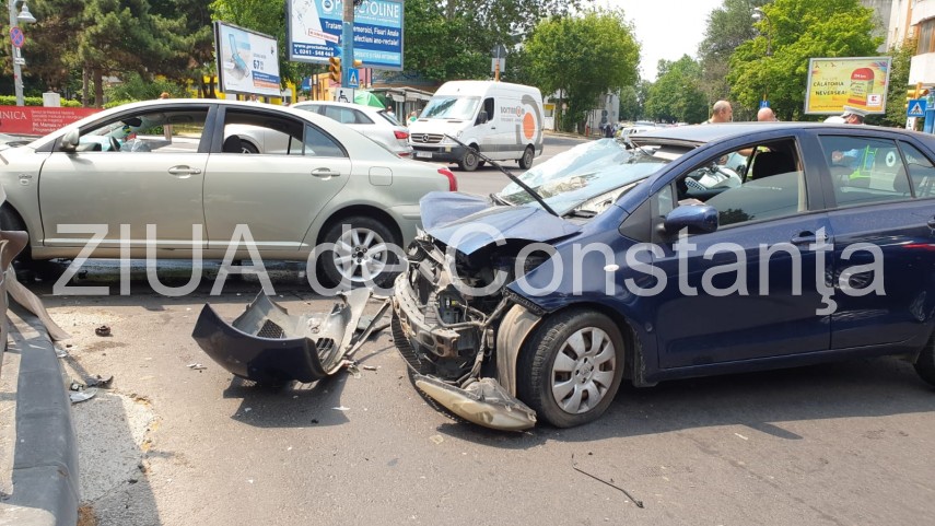 imagini de la eveniment constanta accident rutier langa spitalul judetean cu doua masini implicate o imagini de la eveniment constanta accident rutier langa spitalul judetean cu doua masini implicate o