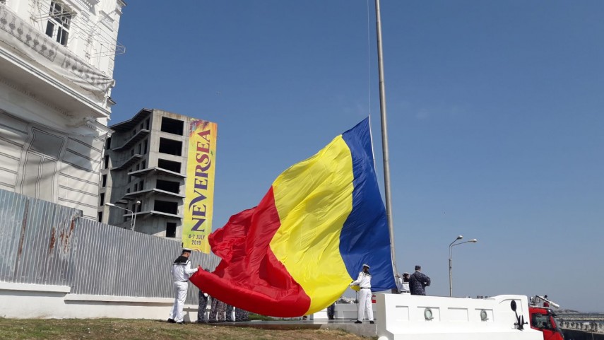 ziua drapelului national marinarii militari la ceremoniile organizate azi la constanta 694473 ziua drapelului national marinarii militari la ceremoniile organizate azi la constanta 694473