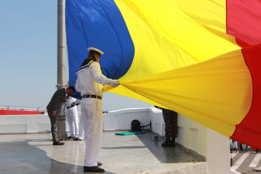 ziua drapelului national marinarii militari la ceremoniile organizate azi la constanta 694473 ziua drapelului national marinarii militari la ceremoniile organizate azi la constanta 694473