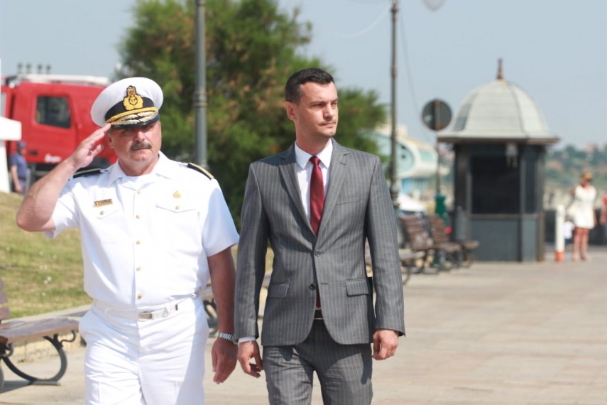 ziua drapelului national marinarii militari la ceremoniile organizate azi la constanta 694473 ziua drapelului national marinarii militari la ceremoniile organizate azi la constanta 694473