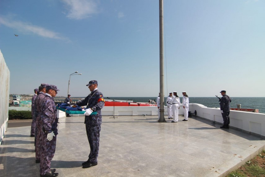 ziua drapelului national marinarii militari la ceremoniile organizate azi la constanta 694473 ziua drapelului national marinarii militari la ceremoniile organizate azi la constanta 694473
