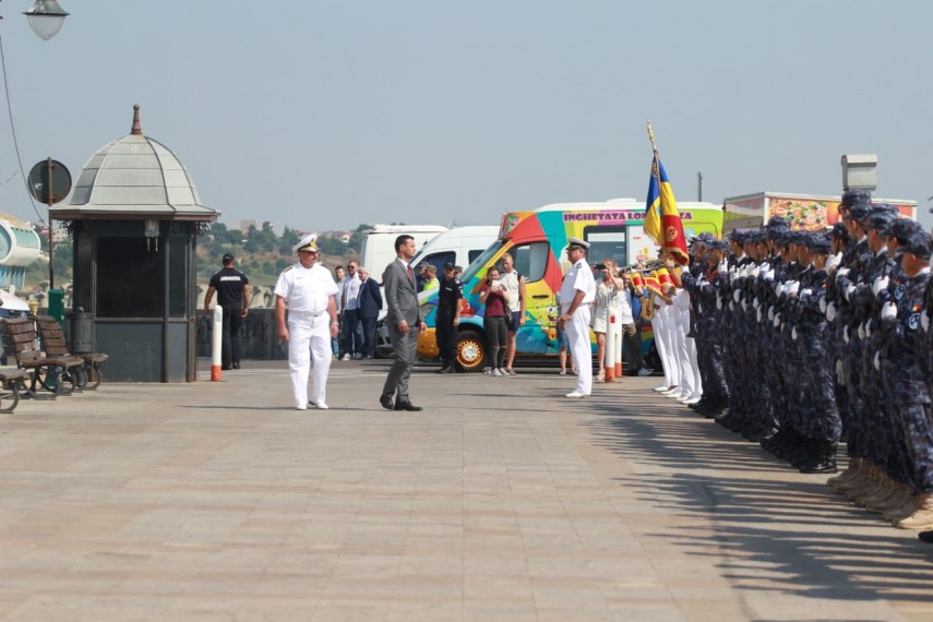 ziua drapelului national marinarii militari la ceremoniile organizate azi la constanta 694473 ziua drapelului national marinarii militari la ceremoniile organizate azi la constanta 694473