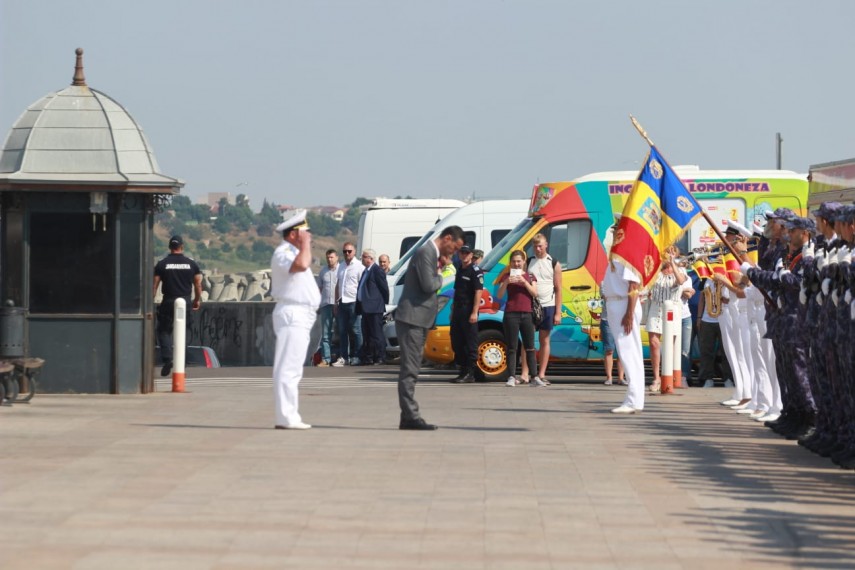 ziua drapelului national marinarii militari la ceremoniile organizate azi la constanta 694473 ziua drapelului national marinarii militari la ceremoniile organizate azi la constanta 694473