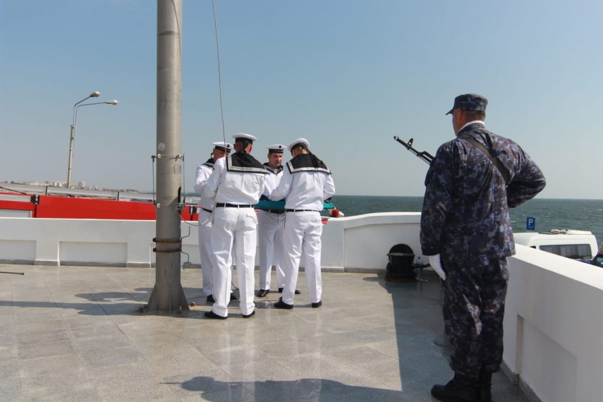 ziua drapelului national marinarii militari la ceremoniile organizate azi la constanta 694473 ziua drapelului national marinarii militari la ceremoniile organizate azi la constanta 694473