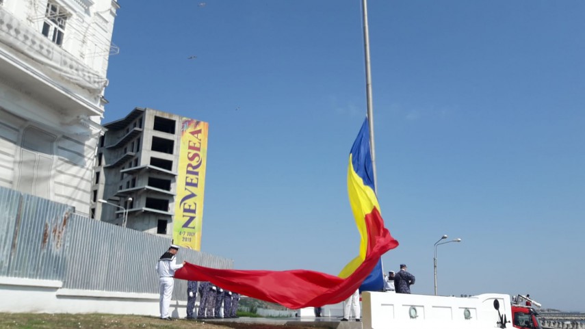 ziua drapelului national marinarii militari la ceremoniile organizate azi la constanta 694473 ziua drapelului national marinarii militari la ceremoniile organizate azi la constanta 694473