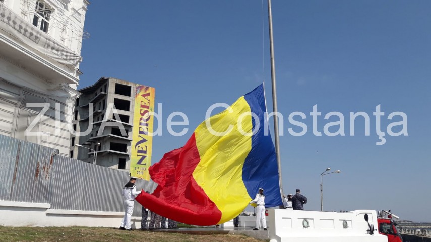 ziua drapelului national marinarii militari la ceremoniile organizate azi la constanta 694473 ziua drapelului national marinarii militari la ceremoniile organizate azi la constanta 694473