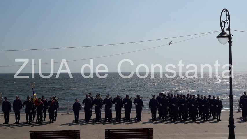 ziua drapelului national marinarii militari la ceremoniile organizate azi la constanta 694473 ziua drapelului national marinarii militari la ceremoniile organizate azi la constanta 694473