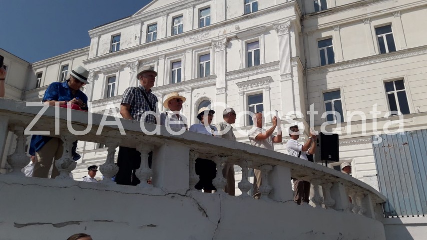 ziua drapelului national marinarii militari la ceremoniile organizate azi la constanta 694473 ziua drapelului national marinarii militari la ceremoniile organizate azi la constanta 694473