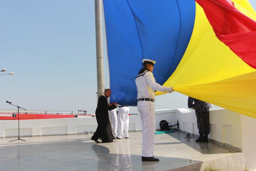 ziua drapelului national marinarii militari la ceremoniile organizate azi la constanta 694473 ziua drapelului national marinarii militari la ceremoniile organizate azi la constanta 694473