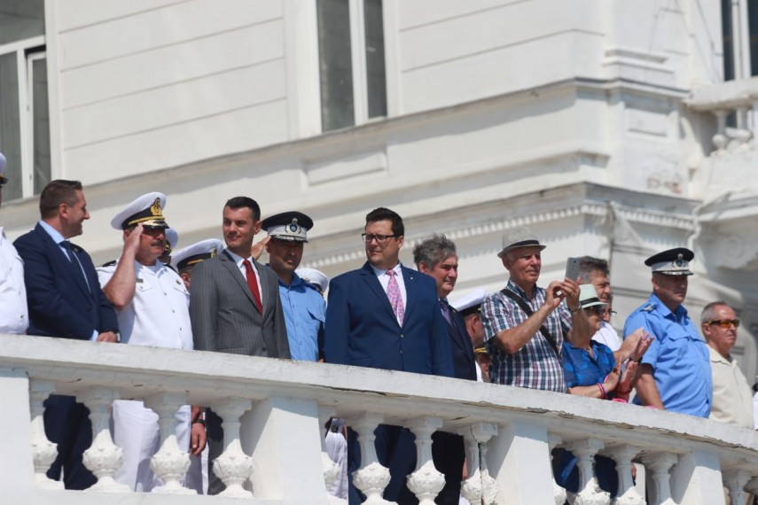 ziua drapelului national marinarii militari la ceremoniile organizate azi la constanta 694473 ziua drapelului national marinarii militari la ceremoniile organizate azi la constanta 694473