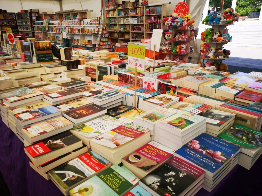 cea de a vi a editie a targului valuri de carte se desfasoara la constanta galerie foto 694922 cea de a vi a editie a targului valuri de carte se desfasoara la constanta galerie foto 694922