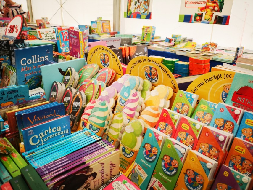 cea de a vi a editie a targului valuri de carte se desfasoara la constanta galerie foto 694922 cea de a vi a editie a targului valuri de carte se desfasoara la constanta galerie foto 694922