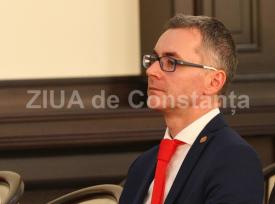 Constănţeanul supărat  Stelian Ion (USR) - „În Constanţa e jale, te ciuruie ţânţarii! Au făcut dezinsecţie cu apă chioară. Un fel de Hexi Pharma cu insecticid“