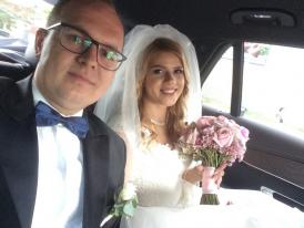 „Mulţi ani fericiţi împreună!“  Pasul cel mare în viaţă. Sorin Vasilăţeanu, arbitru de fotbal, şi Claudia Zamfir, avocat, au spus „Da!“ (galerie foto + video)
