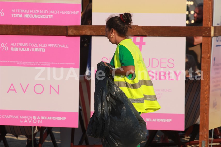 polaris m holding asigura curatenia la festivalul neversea din constanta pentru o plaja impecabila fotoreportaj polaris m holding asigura curatenia la festivalul neversea din constanta pentru o plaja impecabila fotoreportaj