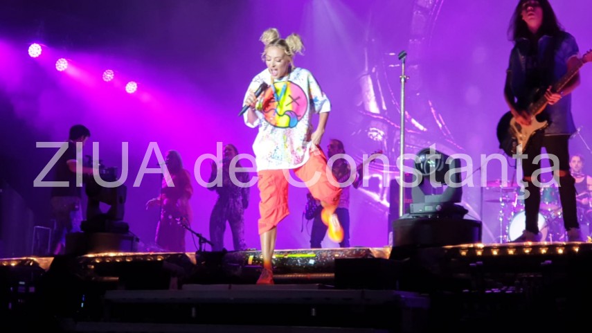 neversea noapte de neuitat pe plaja din constanta zeci de mii de oameni au cantat noi suntem romani alaturi