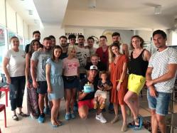 Tort special! Şase ani de când „Atena Swim Center”, bazinul de înot al lui Răzvan Florea, şi-a deschis porţile, în Constanţa