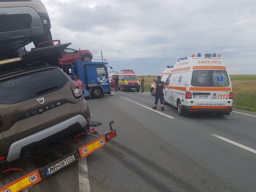 plan rosu de interventie activat in judetul olt 16 victime in urma unui grav carambol 695394 plan rosu de interventie activat in judetul olt 16 victime in urma unui grav carambol 695394