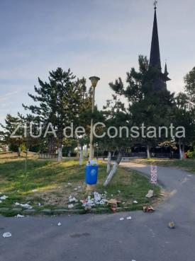 Constănţeanul supărat Claudiu Banu, preot paroh la Biserica „Sfântul Mina“ Constanța, despre mizeria din Parcul Tăbăcărie - „Mă doare sufletul! Zi de zi aceeași situație. Nu caut vinovați, ci remediere”!
